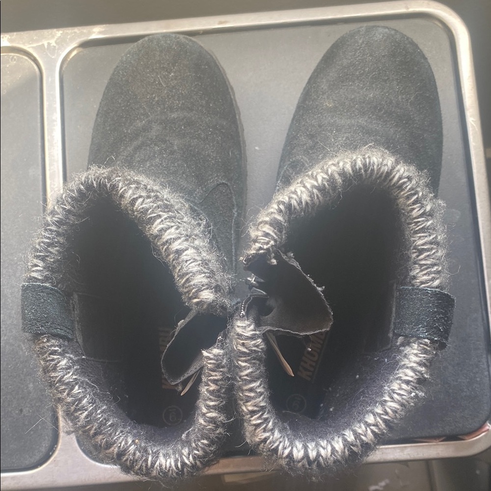 Khumbu Black and Gray Fur-Lined Boots